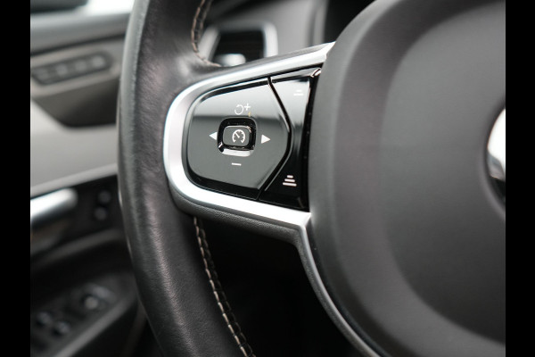Volvo XC90 T8 Twin Engine AWD Inscription 7 Persoons Plug In Hybrid Dealer O.H PHEV | Panodak | Adaptive Cruise | Luxe Lederen Comfortzetels Massage & Ventilatie | Head Up | 360 Camera | Harman Kardon | Blis | Apple Carplay | Navigatie |