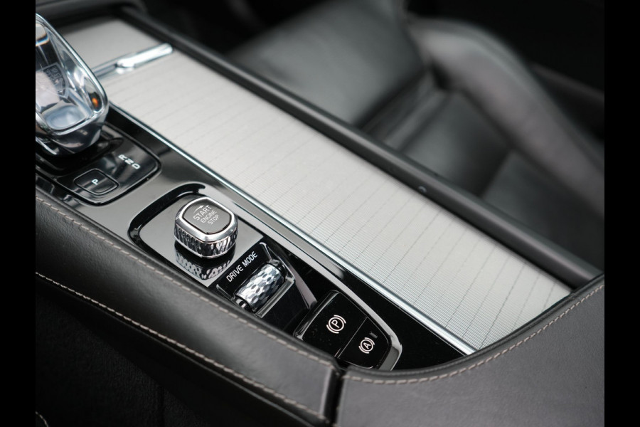 Volvo XC90 T8 Twin Engine AWD Inscription 7 Persoons Plug In Hybrid Dealer O.H PHEV | Panodak | Adaptive Cruise | Luxe Lederen Comfortzetels Massage & Ventilatie | Head Up | 360 Camera | Harman Kardon | Blis | Apple Carplay | Navigatie |