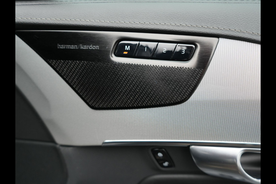 Volvo XC90 T8 Twin Engine AWD Inscription 7 Persoons Plug In Hybrid Dealer O.H PHEV | Panodak | Adaptive Cruise | Luxe Lederen Comfortzetels Massage & Ventilatie | Head Up | 360 Camera | Harman Kardon | Blis | Apple Carplay | Navigatie |