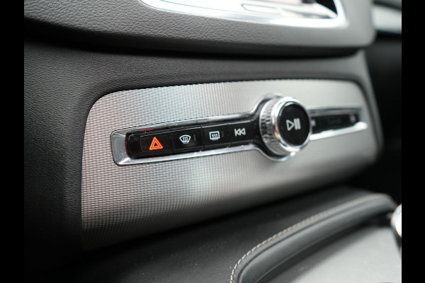 Volvo XC90 T8 Twin Engine AWD Inscription 7 Persoons Plug In Hybrid Dealer O.H PHEV | Panodak | Adaptive Cruise | Luxe Lederen Comfortzetels Massage & Ventilatie | Head Up | 360 Camera | Harman Kardon | Blis | Apple Carplay | Navigatie |