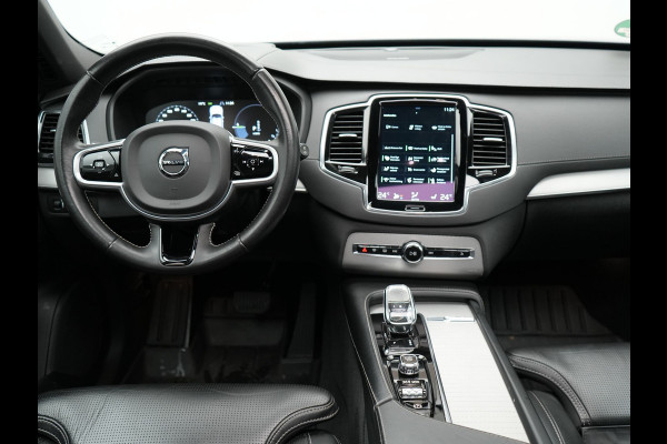 Volvo XC90 T8 Twin Engine AWD Inscription 7 Persoons Plug In Hybrid Dealer O.H PHEV | Panodak | Adaptive Cruise | Luxe Lederen Comfortzetels Massage & Ventilatie | Head Up | 360 Camera | Harman Kardon | Blis | Apple Carplay | Navigatie |