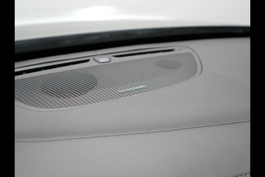 Volvo XC90 T8 Twin Engine AWD Inscription 7 Persoons Plug In Hybrid Dealer O.H PHEV | Panodak | Adaptive Cruise | Luxe Lederen Comfortzetels Massage & Ventilatie | Head Up | 360 Camera | Harman Kardon | Blis | Apple Carplay | Navigatie |