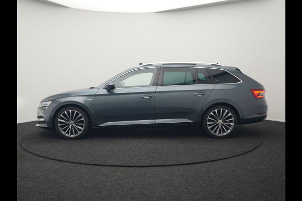 Škoda Superb Combi 1.4 TSI iV Laurin & Klement Plug In Hybrid 218pk Dealer O.H PHEV | Panodak | Trekhaak af Fabriek | Adaptive Cruise | Lederen Sportstoelen Memory & Venilatie | Camera | Crystal LED | 19"L.M | Virtual | Navigatie |