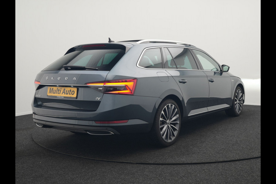 Škoda Superb Combi 1.4 TSI iV Laurin & Klement Plug In Hybrid 218pk Dealer O.H PHEV | Panodak | Trekhaak af Fabriek | Adaptive Cruise | Lederen Sportstoelen Memory & Venilatie | Camera | Crystal LED | 19"L.M | Virtual | Navigatie |