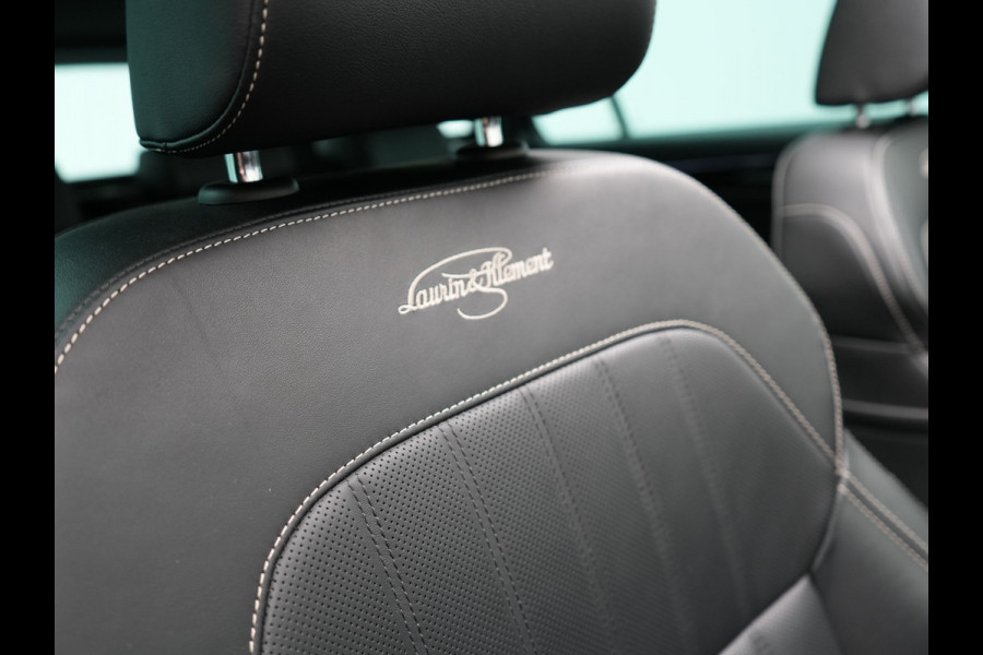 Škoda Superb Combi 1.4 TSI iV Laurin & Klement Plug In Hybrid 218pk Dealer O.H PHEV | Panodak | Trekhaak af Fabriek | Adaptive Cruise | Lederen Sportstoelen Memory & Venilatie | Camera | Crystal LED | 19"L.M | Virtual | Navigatie |