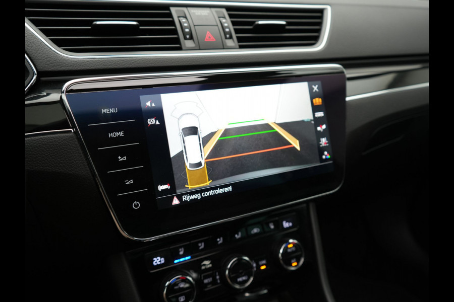 Škoda Superb Combi 1.4 TSI iV Laurin & Klement Plug In Hybrid 218pk Dealer O.H PHEV | Panodak | Trekhaak af Fabriek | Adaptive Cruise | Lederen Sportstoelen Memory & Venilatie | Camera | Crystal LED | 19"L.M | Virtual | Navigatie |