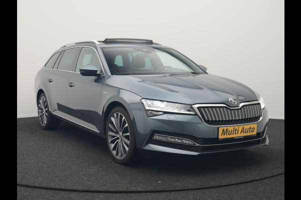 Škoda Superb Combi 1.4 TSI iV Laurin & Klement Plug In Hybrid 218pk Dealer O.H PHEV | Panodak | Trekhaak af Fabriek | Adaptive Cruise | Lederen Sportstoelen Memory & Venilatie | Camera | Crystal LED | 19"L.M | Virtual | Navigatie |