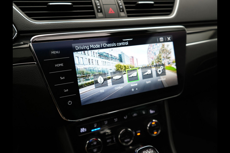 Škoda Superb Combi 1.4 TSI iV Laurin & Klement Plug In Hybrid 218pk Dealer O.H PHEV | Panodak | Trekhaak af Fabriek | Adaptive Cruise | Lederen Sportstoelen Memory & Venilatie | Camera | Crystal LED | 19"L.M | Virtual | Navigatie |