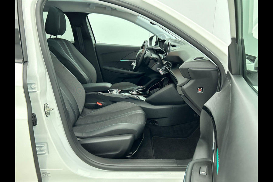 Peugeot e-208 EV Allure 50 kWh Panoramadak Airco ECC Navi Carplay PDC VA+ Camera Virtual 3D Cockpit Adaptive Cruise Control Stoelverwarming