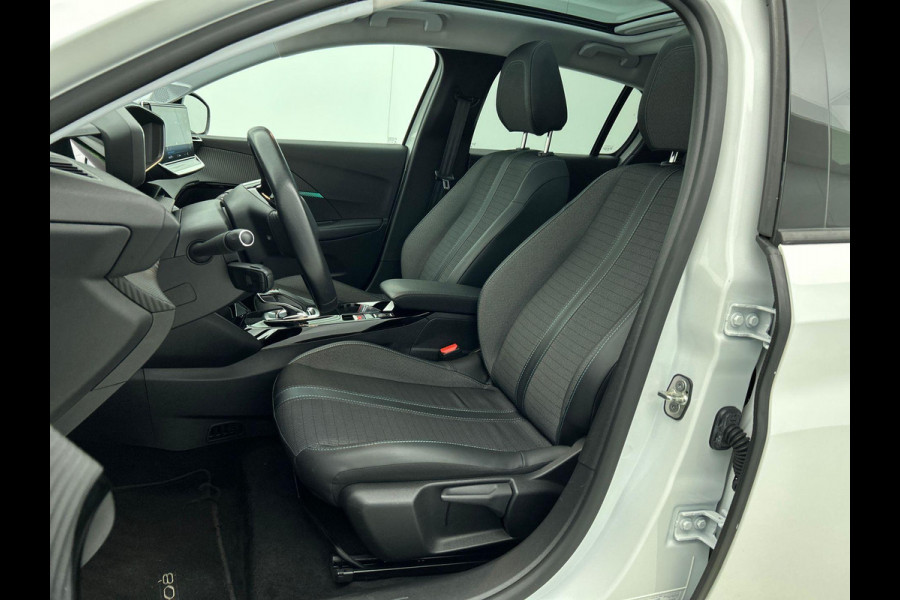 Peugeot e-208 EV Allure 50 kWh Panoramadak Airco ECC Navi Carplay PDC VA+ Camera Virtual 3D Cockpit Adaptive Cruise Control Stoelverwarming