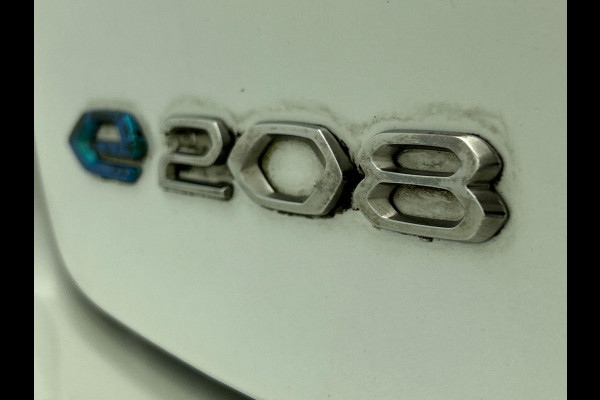 Peugeot e-208 EV Allure 50 kWh Panoramadak Airco ECC Navi Carplay PDC VA+ Camera Virtual 3D Cockpit Adaptive Cruise Control Stoelverwarming