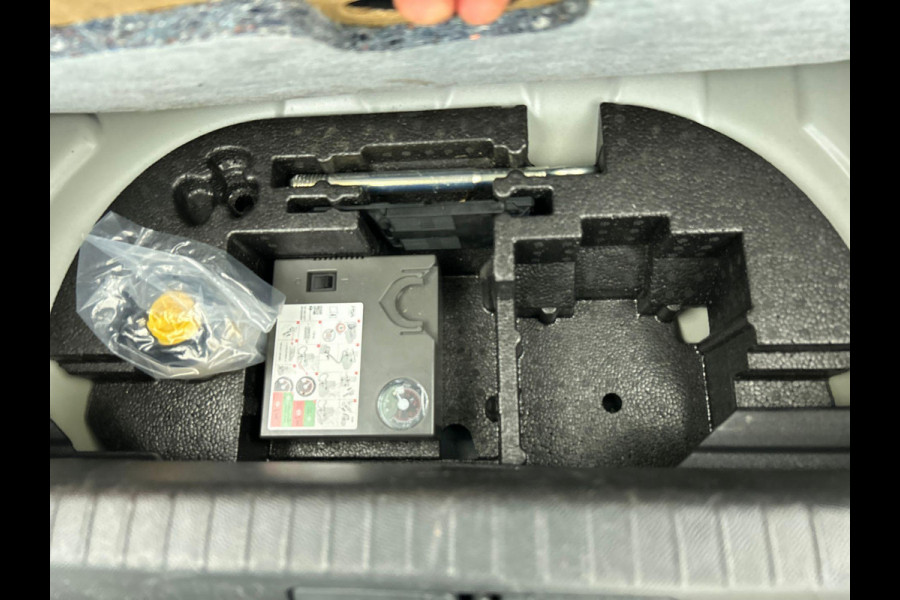 Peugeot e-208 EV Allure 50 kWh Panoramadak Airco ECC Navi Carplay PDC VA+ Camera Virtual 3D Cockpit Adaptive Cruise Control Stoelverwarming