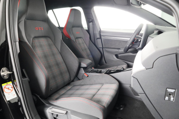 Volkswagen Golf GTI 2.0 195 kW / 265 pk TSI Hatchback 7 versn. DSG | Verlengde garantie | Panorama dak | Head up Display | Harman Kardon |
