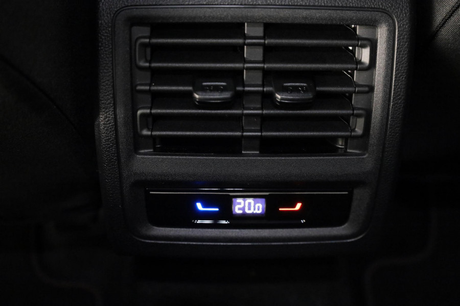 Volkswagen Golf GTI 2.0 195 kW / 265 pk TSI Hatchback 7 versn. DSG | Verlengde garantie | Panorama dak | Head up Display | Harman Kardon |