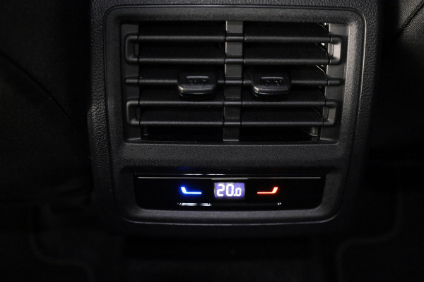 Volkswagen Golf GTI 2.0 195 kW / 265 pk TSI Hatchback 7 versn. DSG | Verlengde garantie | Panorama dak | Head up Display | Harman Kardon |