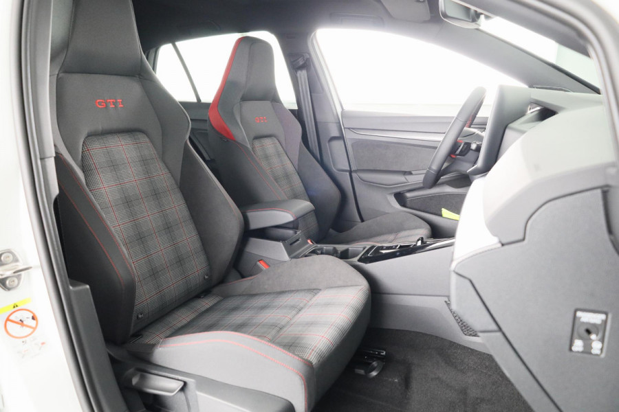 Volkswagen Golf GTI 2.0 195 kW / 265 pk TSI Hatchback 7 versn. DSG | Verlengde garantie | Panorama dak | Head up Display | Harman Kardon |