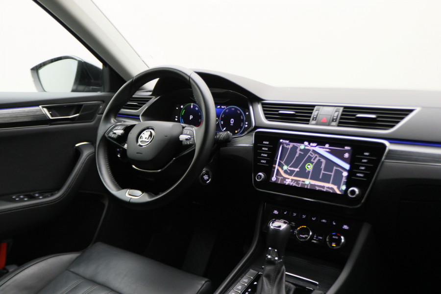 Škoda Superb Combi 1.4 TSI iV PHEV Business Edition Plus Leer, Camera, Apple Carplay, Elektr. Stoel, LED, Trekhaak, PDC