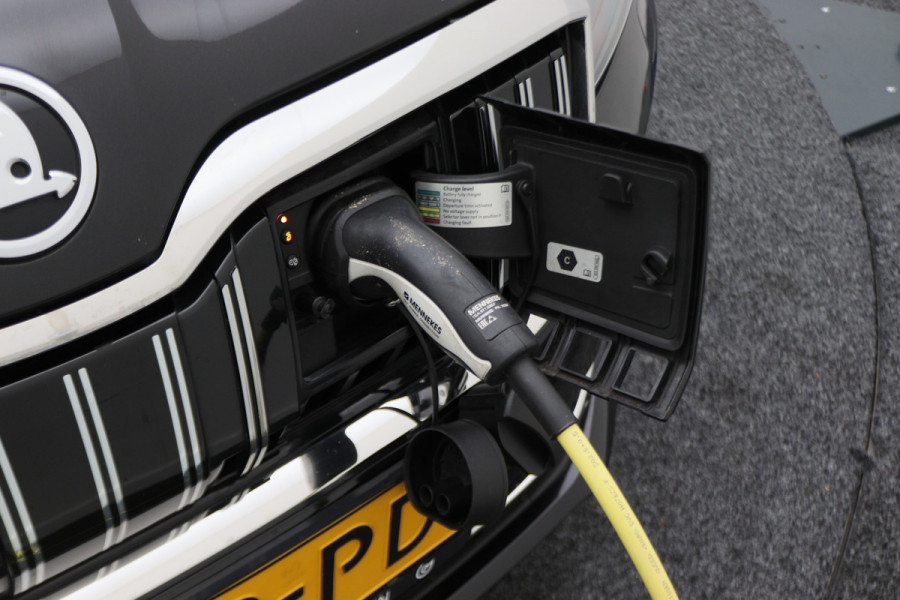 Škoda Superb Combi 1.4 TSI iV PHEV Business Edition Plus Leer, Camera, Apple Carplay, Elektr. Stoel, LED, Trekhaak, PDC