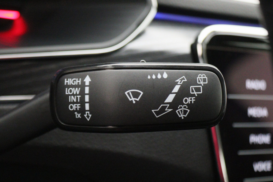 Škoda Superb Combi 1.4 TSI iV PHEV Business Edition Plus Leer, Camera, Apple Carplay, Elektr. Stoel, LED, Trekhaak, PDC