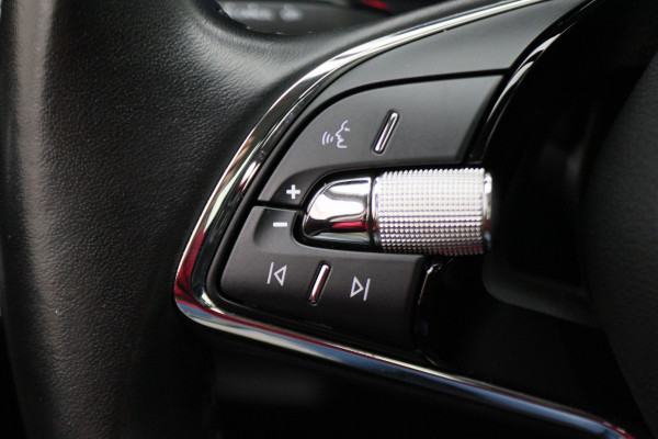 Škoda Superb Combi 1.4 TSI iV PHEV Business Edition Plus Leer, Camera, Apple Carplay, Elektr. Stoel, LED, Trekhaak, PDC