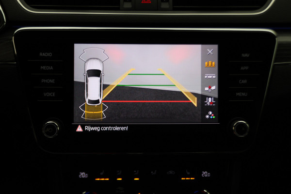 Škoda Superb Combi 1.4 TSI iV PHEV Business Edition Plus Leer, Camera, Apple Carplay, Elektr. Stoel, LED, Trekhaak, PDC