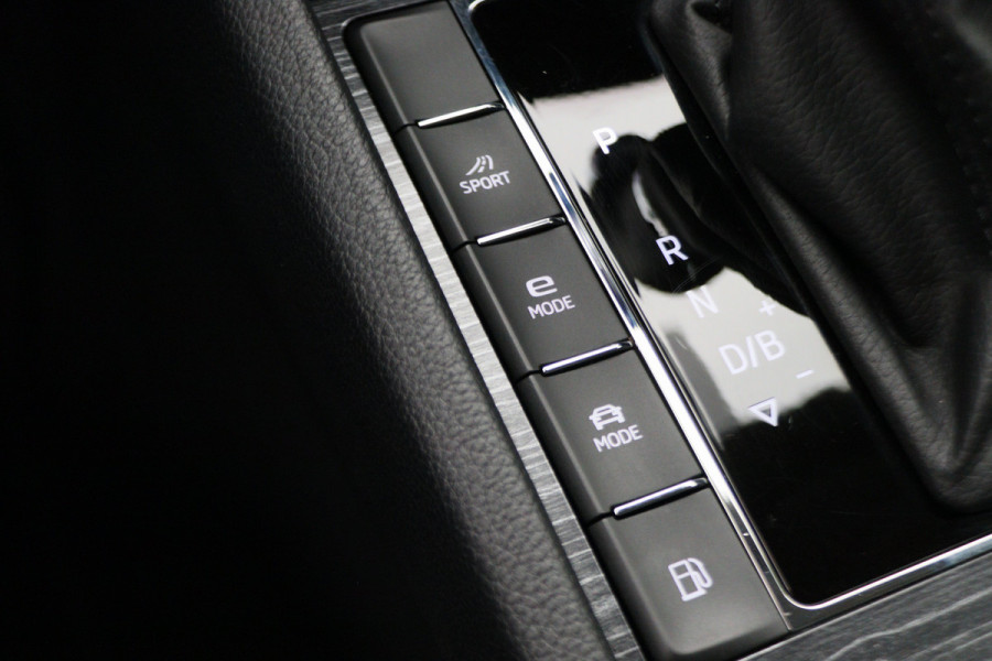 Škoda Superb Combi 1.4 TSI iV PHEV Business Edition Plus Leer, Camera, Apple Carplay, Elektr. Stoel, LED, Trekhaak, PDC