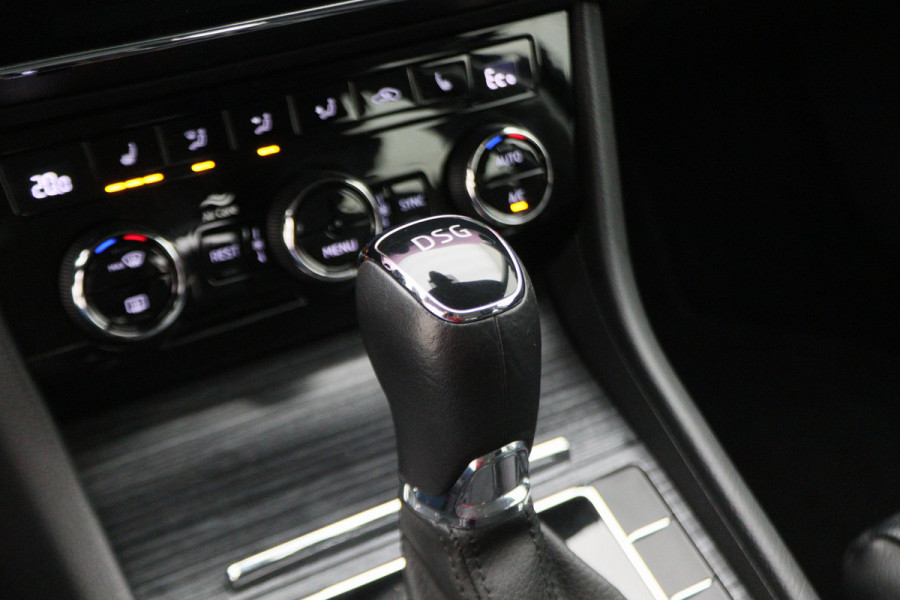 Škoda Superb Combi 1.4 TSI iV PHEV Business Edition Plus Leer, Camera, Apple Carplay, Elektr. Stoel, LED, Trekhaak, PDC