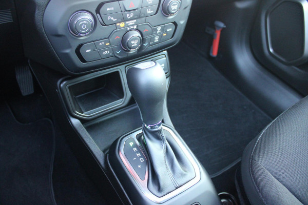 Jeep Renegade 1.5T 130PK e-Hybrid ALTITUDE | DRAADLOZE APPLE CARPLAY/ANDROID AUTO | PANORAMISCH SCHUIF/KANTEL DAK | FULL LED KOPLAMPEN | DODEHOEK DETECTIE | ADAPTIVE CRUISE CONTROL | LICHTMETALEN VELGEN 17" | ACHTERUITRIJ CAMERA | DAB+ RADIO | NAVIGATIE | PARKEERSENSOREN VOOR + ACHTER | AUTOMATISCH INPARKEREN | KEYLESS ENTRY/START |