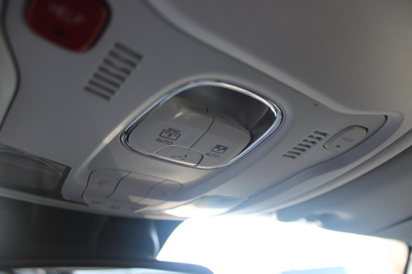 Jeep Renegade 1.5T 130PK e-Hybrid ALTITUDE | DRAADLOZE APPLE CARPLAY/ANDROID AUTO | PANORAMISCH SCHUIF/KANTEL DAK | FULL LED KOPLAMPEN | DODEHOEK DETECTIE | ADAPTIVE CRUISE CONTROL | LICHTMETALEN VELGEN 17" | ACHTERUITRIJ CAMERA | DAB+ RADIO | NAVIGATIE | PARKEERSENSOREN VOOR + ACHTER | AUTOMATISCH INPARKEREN | KEYLESS ENTRY/START |