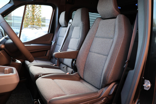 Renault Master T35 2.0 dCi 170 L2H2 DC | 6-Zitter | Navigatie | Camera | CarPlay | LED Koplampen | DAB | PDC V+A | Cruise control | Nieuwe APK | Dubbel cabine | Uniek