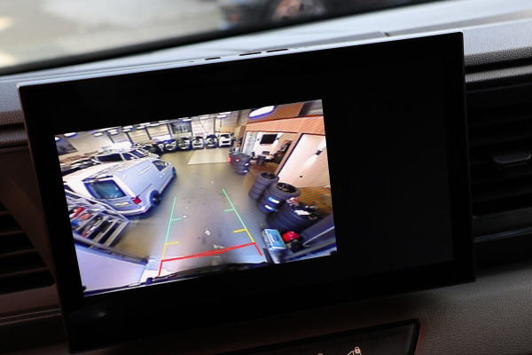 Renault Master T35 2.0 dCi 170 L2H2 DC | 6-Zitter | Navigatie | Camera | CarPlay | LED Koplampen | DAB | PDC V+A | Cruise control | Nieuwe APK | Dubbel cabine | Uniek