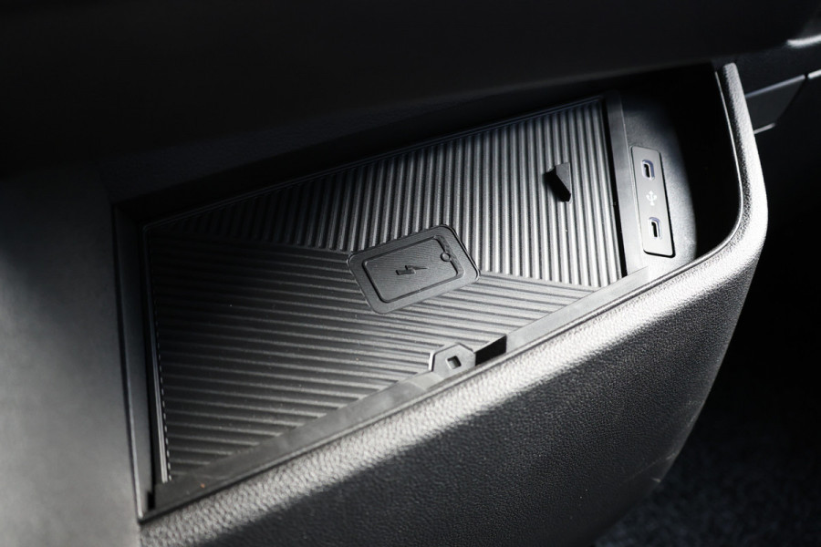 Renault Master T35 2.0 dCi 170 L2H2 DC | 6-Zitter | Navigatie | Camera | CarPlay | LED Koplampen | DAB | PDC V+A | Cruise control | Nieuwe APK | Dubbel cabine | Uniek