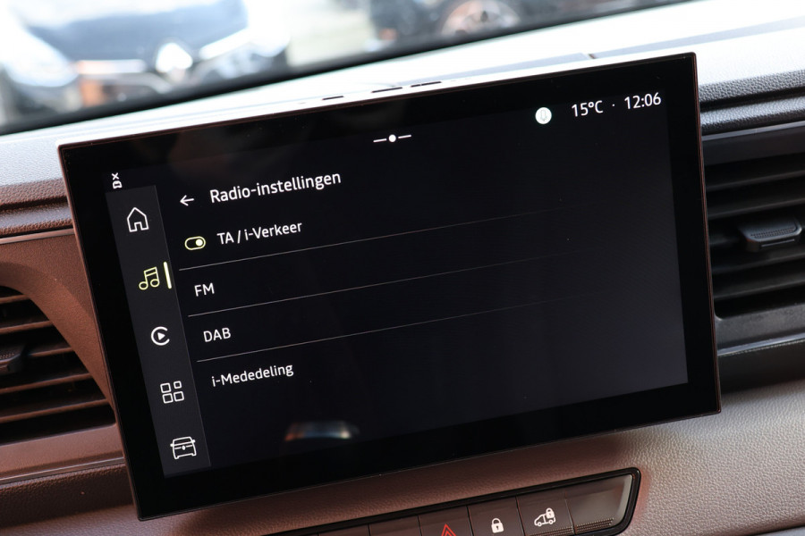 Renault Master T35 2.0 dCi 170 L2H2 DC | 6-Zitter | Navigatie | Camera | CarPlay | LED Koplampen | DAB | PDC V+A | Cruise control | Nieuwe APK | Dubbel cabine | Uniek