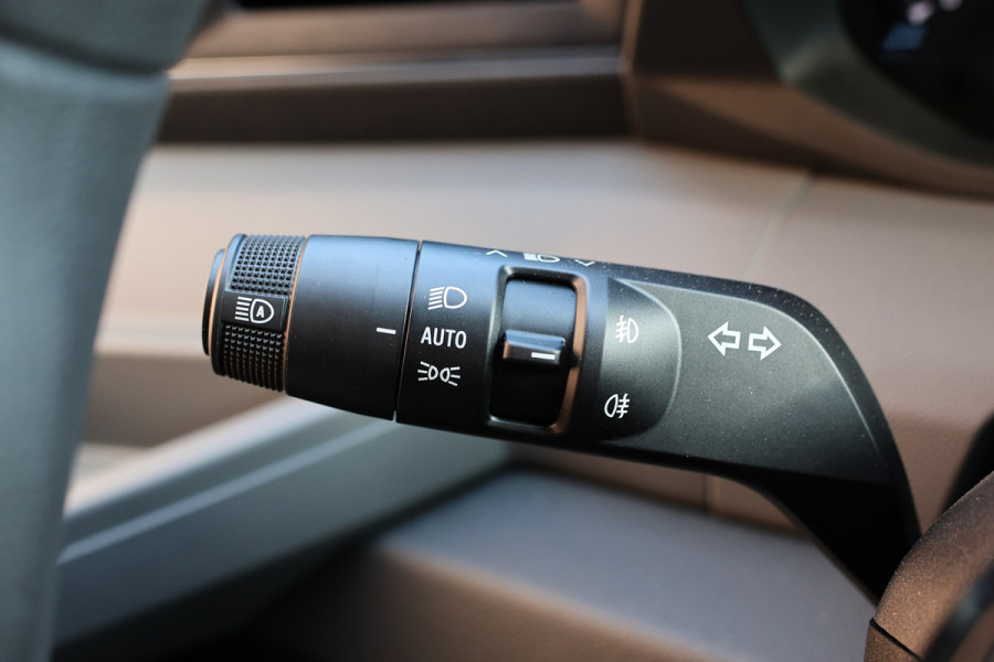 Renault Master T35 2.0 dCi 170 L2H2 DC | 6-Zitter | Navigatie | Camera | CarPlay | LED Koplampen | DAB | PDC V+A | Cruise control | Nieuwe APK | Dubbel cabine | Uniek