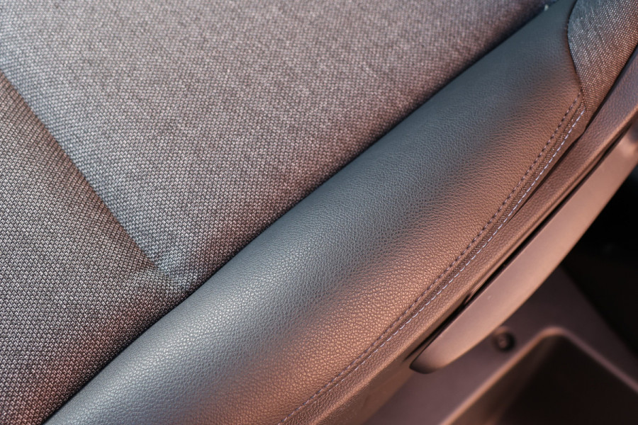 Renault Master T35 2.0 dCi 170 L2H2 DC | 6-Zitter | Navigatie | Camera | CarPlay | LED Koplampen | DAB | PDC V+A | Cruise control | Nieuwe APK | Dubbel cabine | Uniek