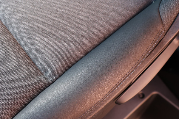 Renault Master T35 2.0 dCi 170 L2H2 DC | 6-Zitter | Navigatie | Camera | CarPlay | LED Koplampen | DAB | PDC V+A | Cruise control | Nieuwe APK | Dubbel cabine | Uniek