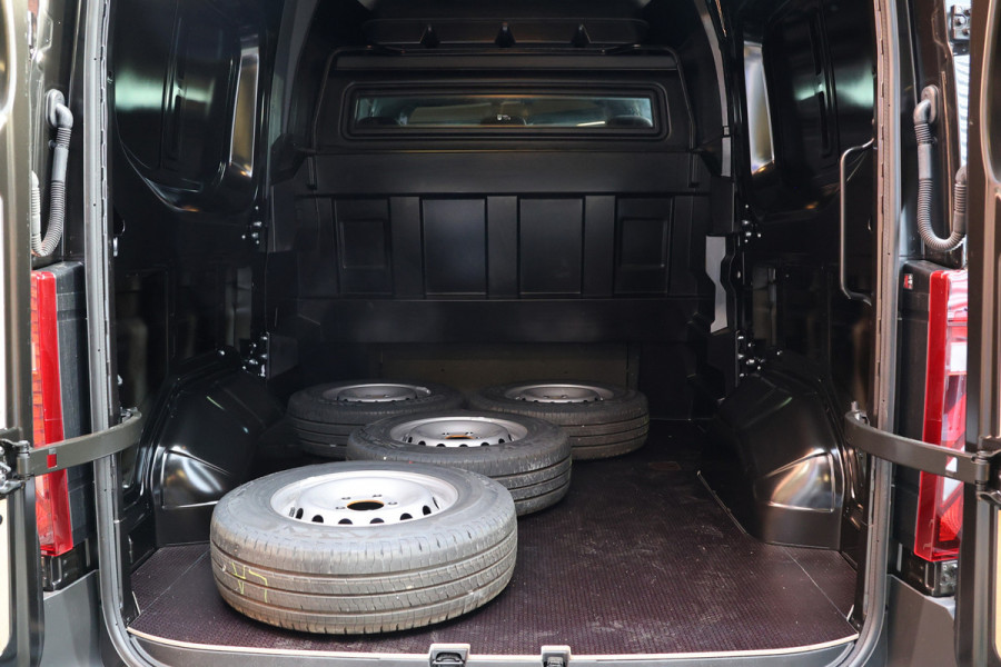 Renault Master T35 2.0 dCi 170 L2H2 DC | 6-Zitter | Navigatie | Camera | CarPlay | LED Koplampen | DAB | PDC V+A | Cruise control | Nieuwe APK | Dubbel cabine | Uniek