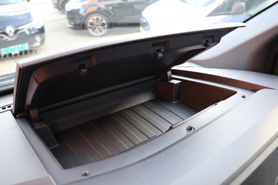 Renault Master T35 2.0 dCi 170 L2H2 DC | 6-Zitter | Navigatie | Camera | CarPlay | LED Koplampen | DAB | PDC V+A | Cruise control | Nieuwe APK | Dubbel cabine | Uniek