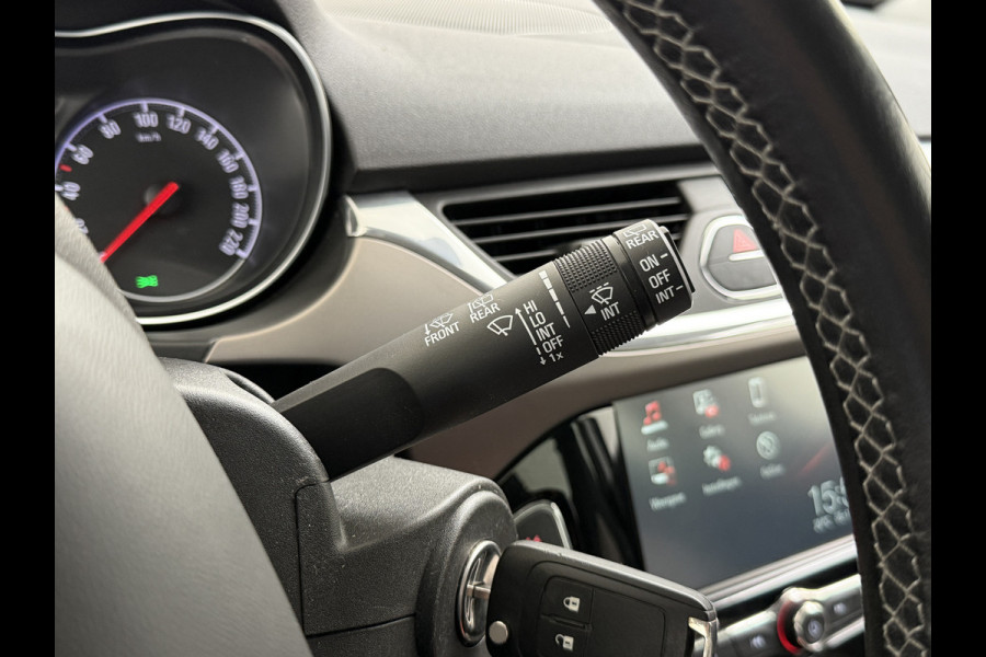 Opel Corsa Turbo 90pk 5d Innovation Bi-Xenon Camera PDC Trekhaak ECC 1/2 Leer Volledig Dealer onderhouden! laatste beurt bij 111.000km Priv.Glass