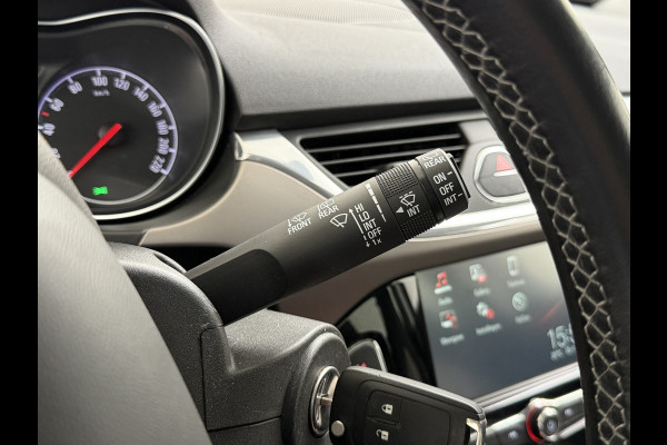 Opel Corsa Turbo 90pk 5d Innovation Bi-Xenon Camera PDC Trekhaak ECC 1/2 Leer Volledig Dealer onderhouden! laatste beurt bij 111.000km Priv.Glass