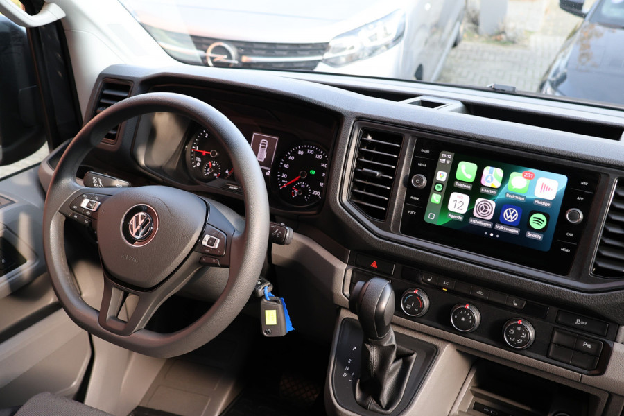 Volkswagen Crafter 2.0 TDI 177 PK L3H3 DC | VW Garantie tot 2029 | 7-Zitter | Bi-Xenon | Camera | CarPlay | Stoelverwarming | Trekhaak | Navigatie  | Dealer onderhouden | Nieuwstaat | Dubbel cabine | Betimmering | Spoilerpakket