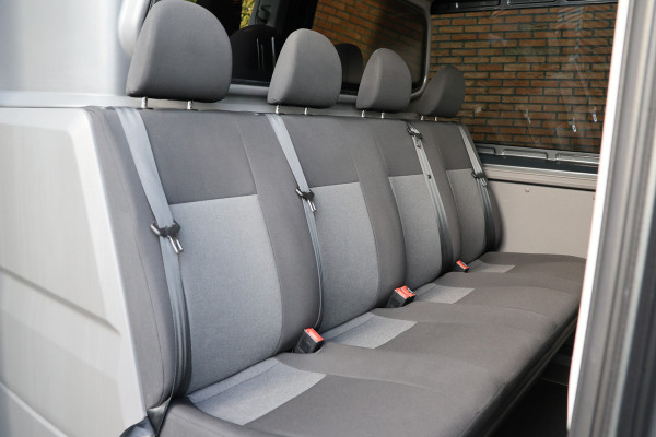 Volkswagen Crafter 2.0 TDI 177 PK L3H3 DC | VW Garantie tot 2029 | 7-Zitter | Bi-Xenon | Camera | CarPlay | Stoelverwarming | Trekhaak | Navigatie  | Dealer onderhouden | Nieuwstaat | Dubbel cabine | Betimmering | Spoilerpakket