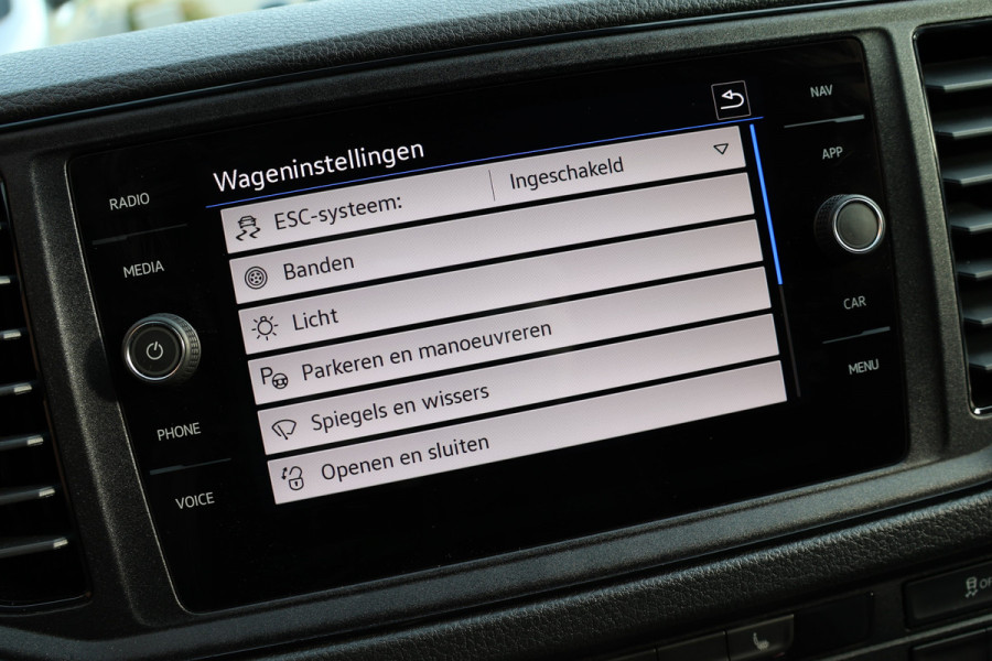 Volkswagen Crafter 2.0 TDI 177 PK L3H3 DC | VW Garantie tot 2029 | 7-Zitter | Bi-Xenon | Camera | CarPlay | Stoelverwarming | Trekhaak | Navigatie  | Dealer onderhouden | Nieuwstaat | Dubbel cabine | Betimmering | Spoilerpakket