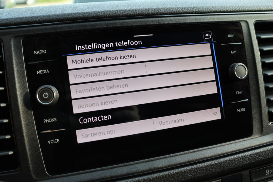 Volkswagen Crafter 2.0 TDI 177 PK L3H3 DC | VW Garantie tot 2029 | 7-Zitter | Bi-Xenon | Camera | CarPlay | Stoelverwarming | Trekhaak | Navigatie  | Dealer onderhouden | Nieuwstaat | Dubbel cabine | Betimmering | Spoilerpakket