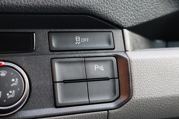 Volkswagen Crafter 2.0 TDI 177 PK L3H3 DC | VW Garantie tot 2029 | 7-Zitter | Bi-Xenon | Camera | CarPlay | Stoelverwarming | Trekhaak | Navigatie  | Dealer onderhouden | Nieuwstaat | Dubbel cabine | Betimmering | Spoilerpakket