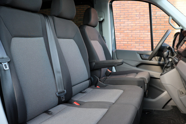 Volkswagen Crafter 2.0 TDI 177 PK L3H3 DC | VW Garantie tot 2029 | 7-Zitter | Bi-Xenon | Camera | CarPlay | Stoelverwarming | Trekhaak | Navigatie  | Dealer onderhouden | Nieuwstaat | Dubbel cabine | Betimmering | Spoilerpakket