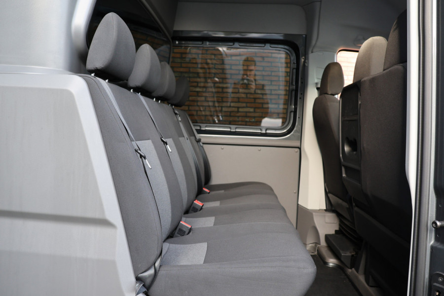 Volkswagen Crafter 2.0 TDI 177 PK L3H3 DC | VW Garantie tot 2029 | 7-Zitter | Bi-Xenon | Camera | CarPlay | Stoelverwarming | Trekhaak | Navigatie  | Dealer onderhouden | Nieuwstaat | Dubbel cabine | Betimmering | Spoilerpakket