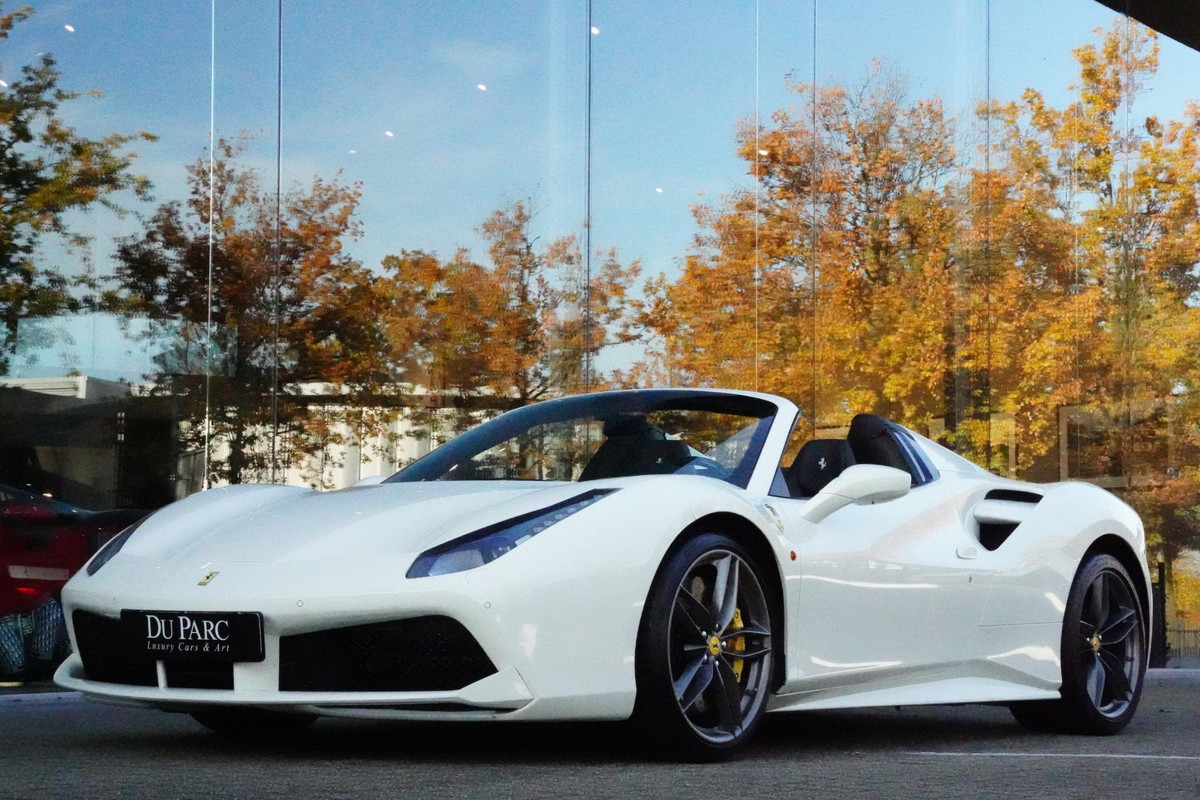 Ferrari 488 3.9 Spider HELE Passenger Display Carbon Lifting