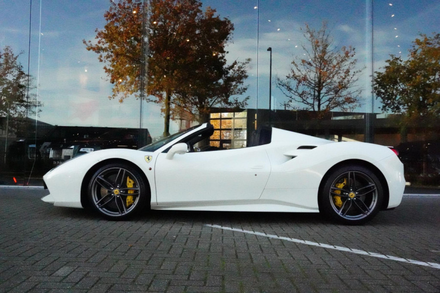 Ferrari 488 3.9 Spider HELE Passenger Display Carbon Lifting