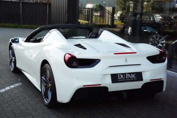 Ferrari 488 3.9 Spider HELE Passenger Display Carbon Lifting